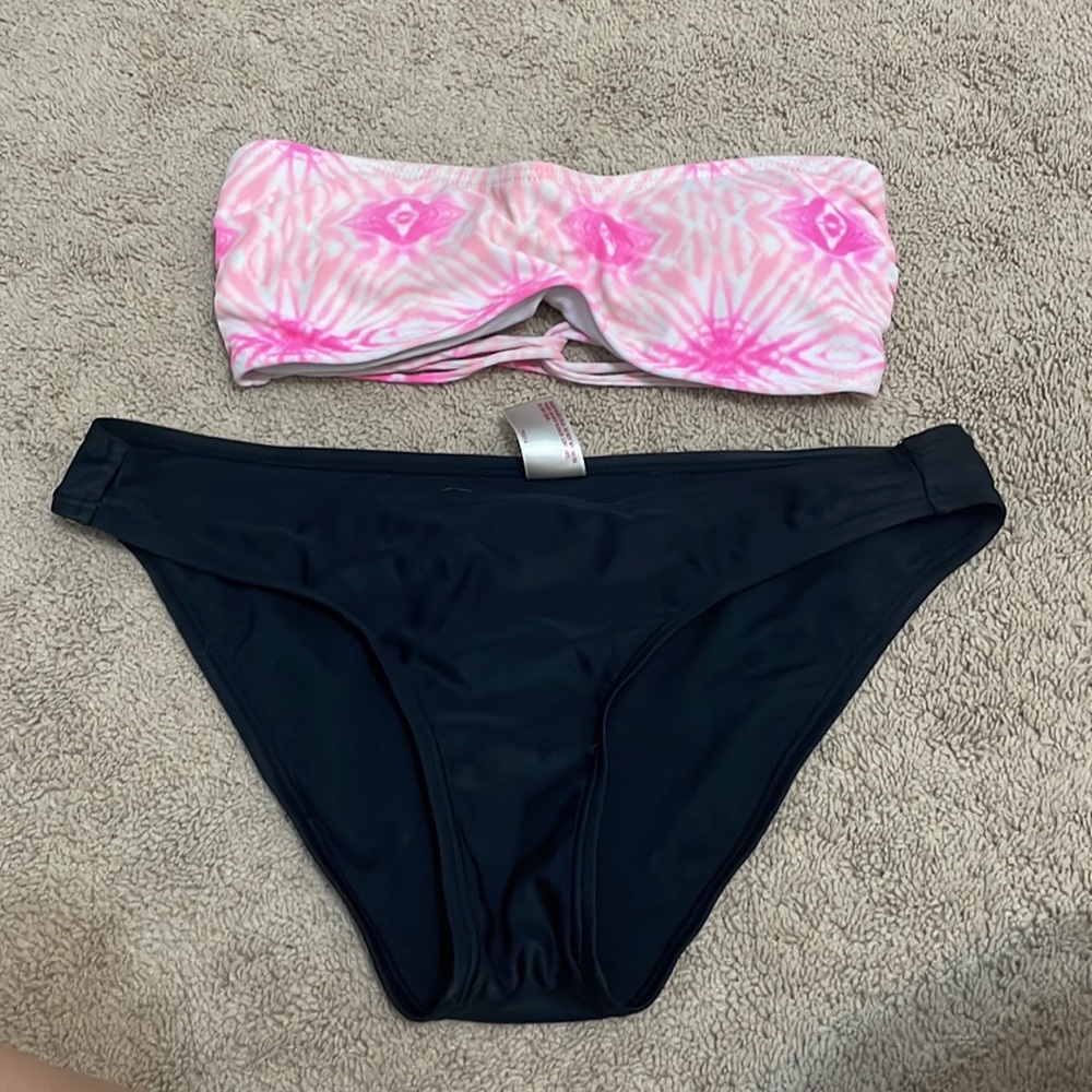 Bathing suits - Picture 12 of 15